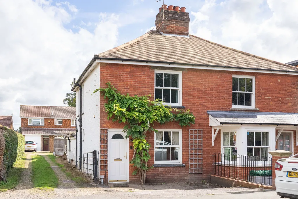2 bed house for sale, The Street, Capel, RH5