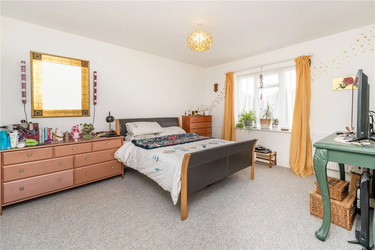 Broad Lane, Hampton, TW12 3BX, photo 6