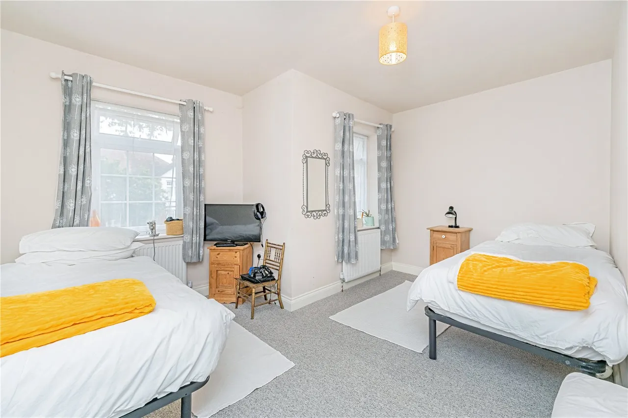 Broad Lane, Hampton, TW12 3BX, photo 7
