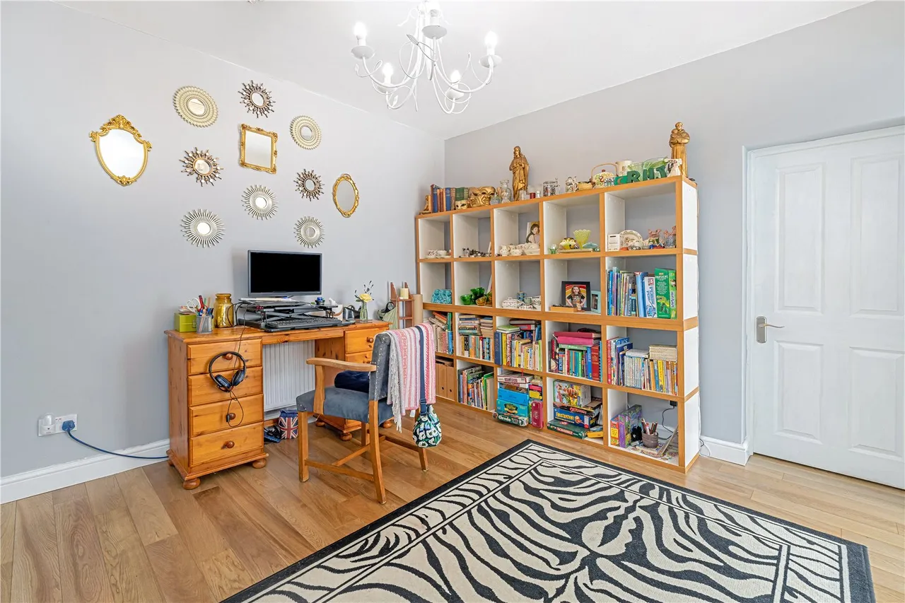 Broad Lane, Hampton, TW12 3BX, photo 10