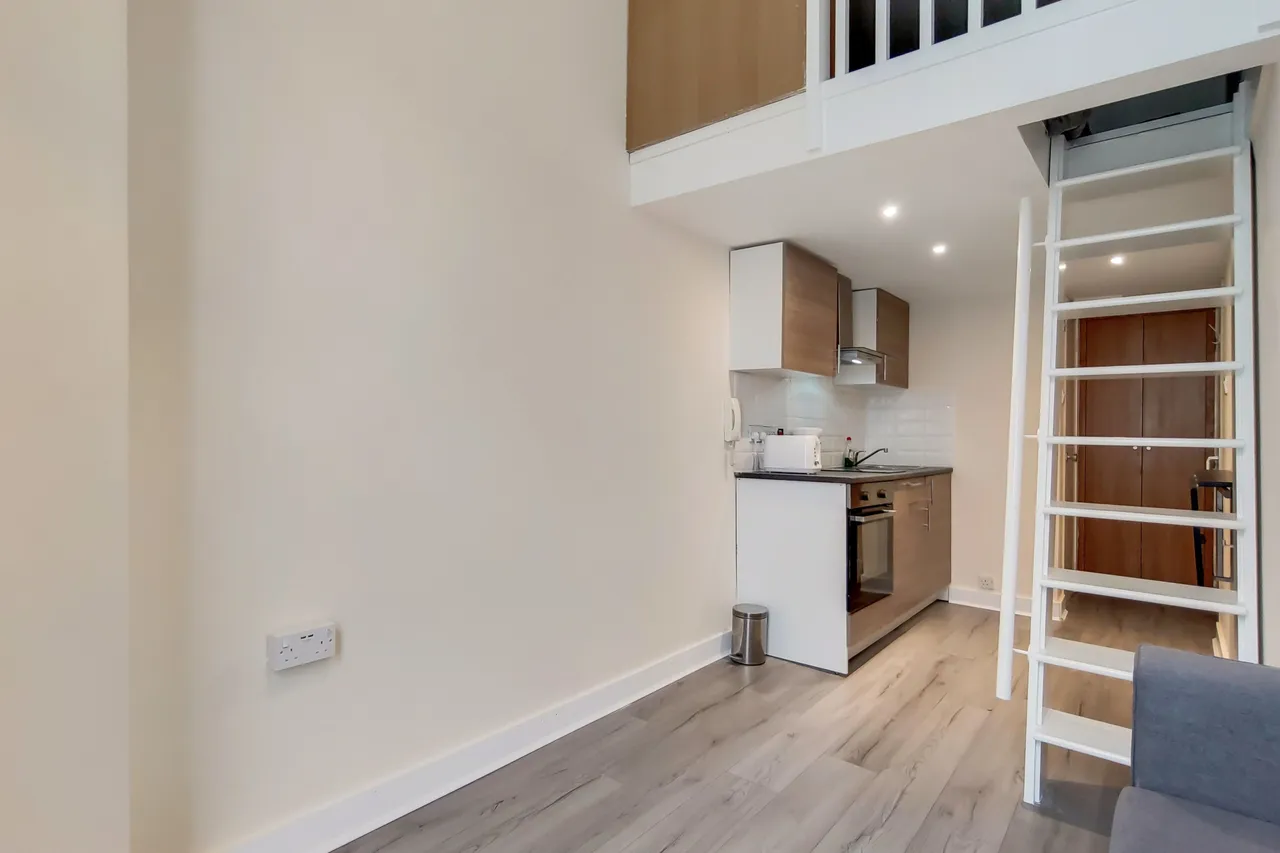 Flat 6, 26 Fairholme Road, London, photo 9