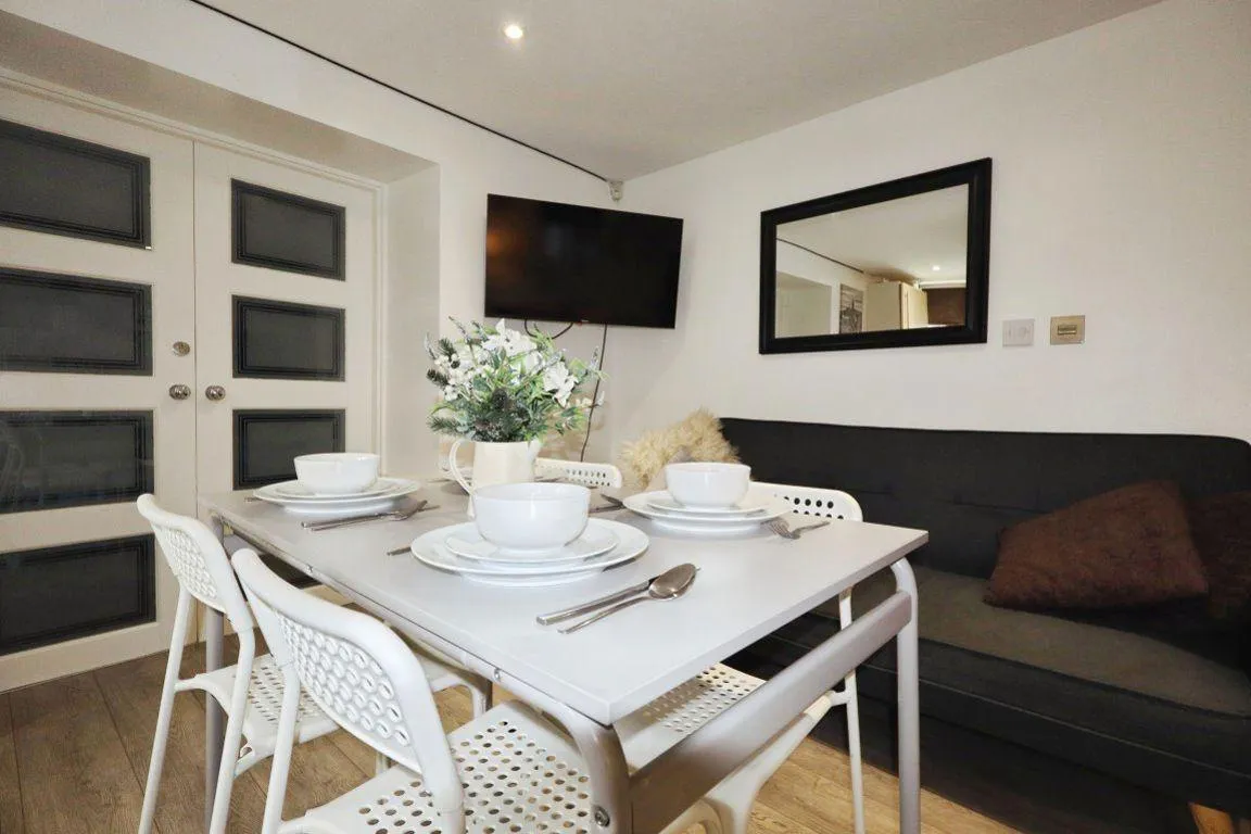 Brunswick Street, S10, photo 5