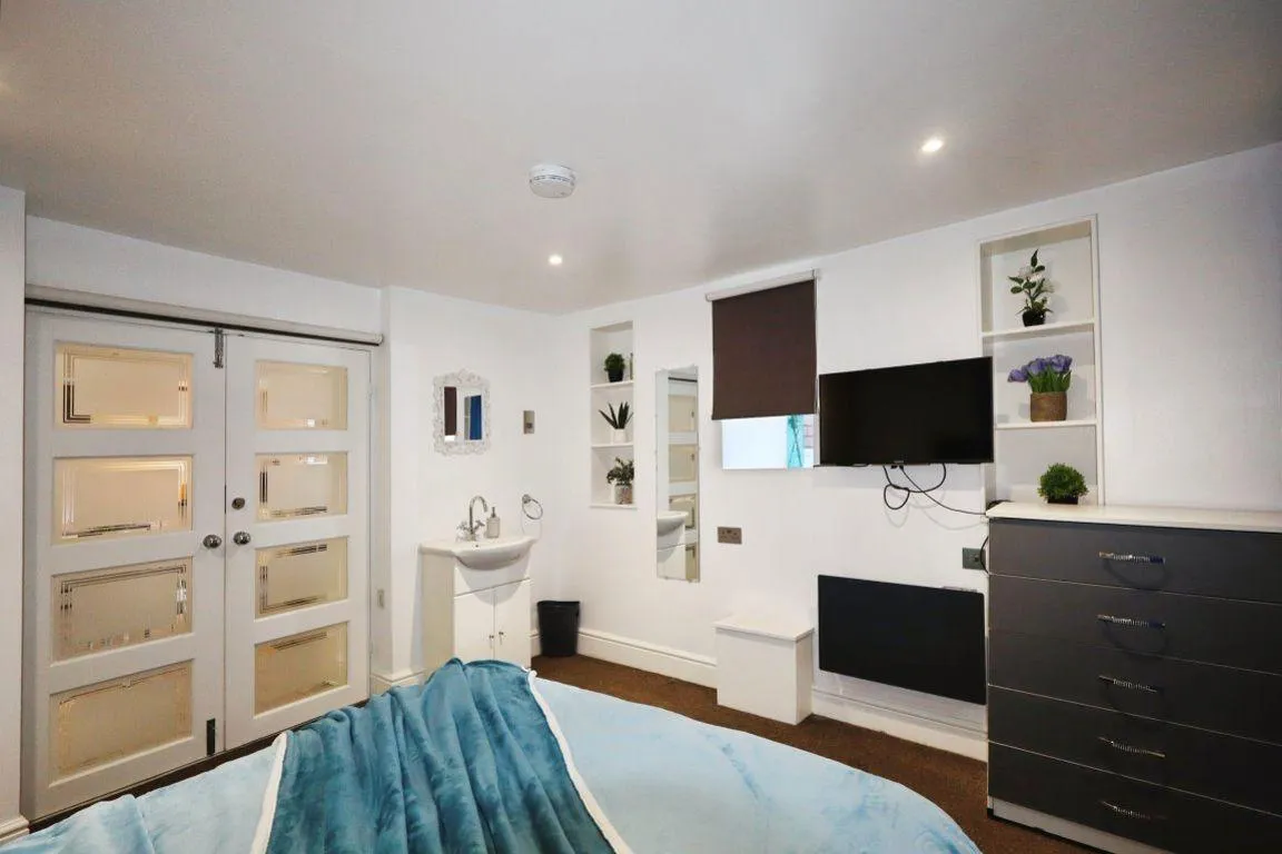 Brunswick Street, S10, photo 12