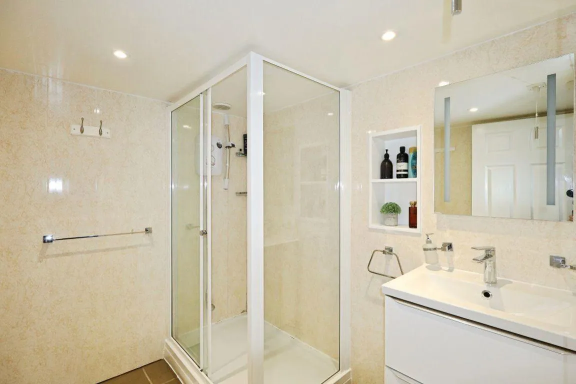 Brunswick Street, S10, photo 9