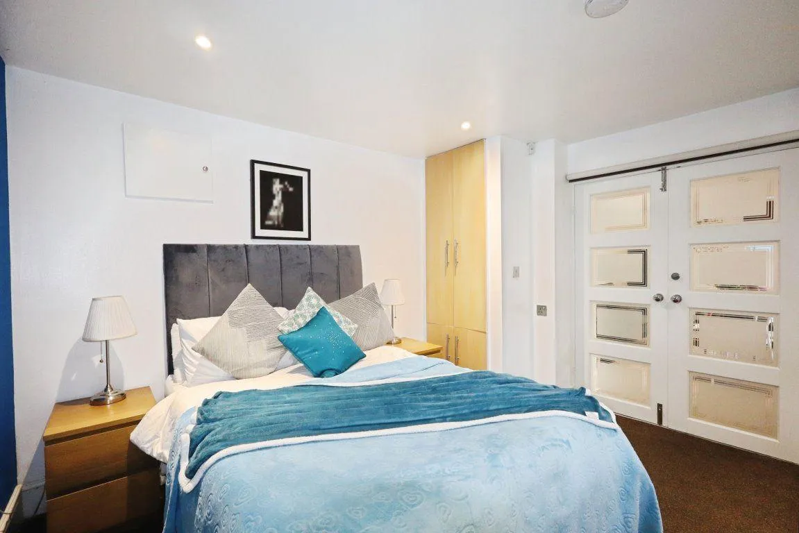 Brunswick Street, S10, photo 11