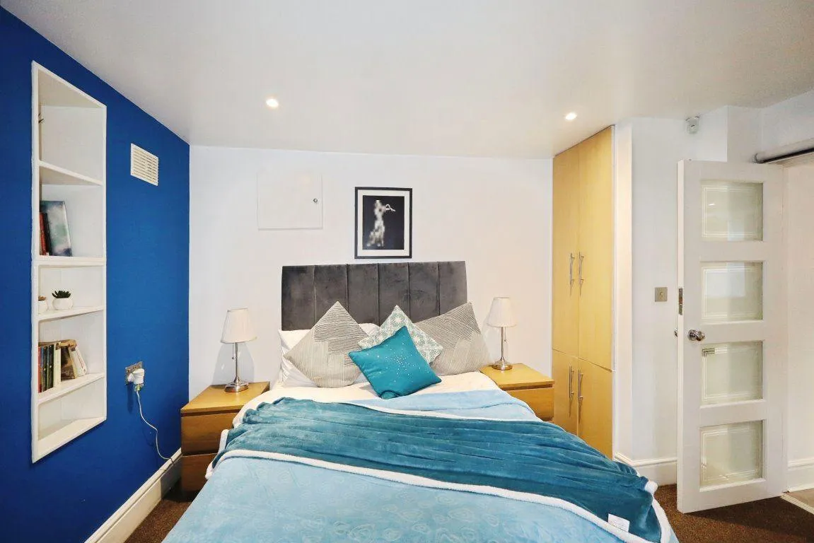 Brunswick Street, S10, photo 13