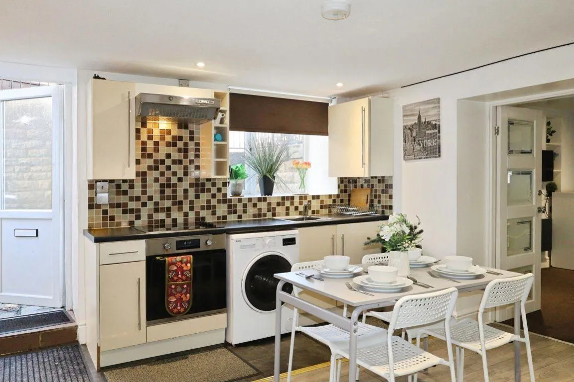 Brunswick Street, S10, photo 4