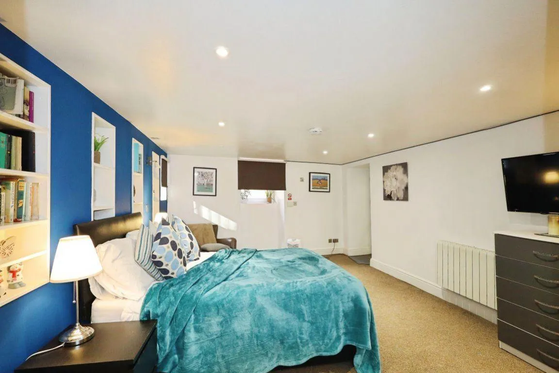 Brunswick Street, S10, photo 7