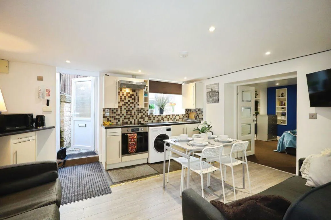 Brunswick Street, S10, photo 3
