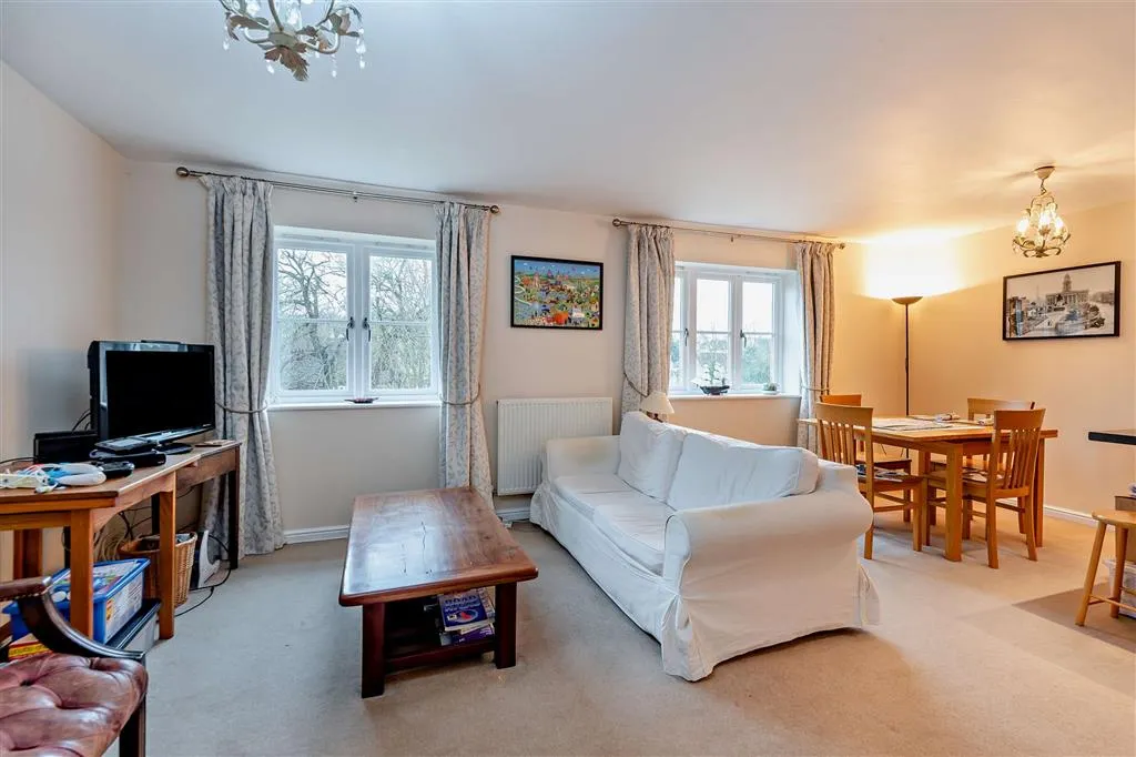 Riverside Place, Stamford, PE9, photo 3