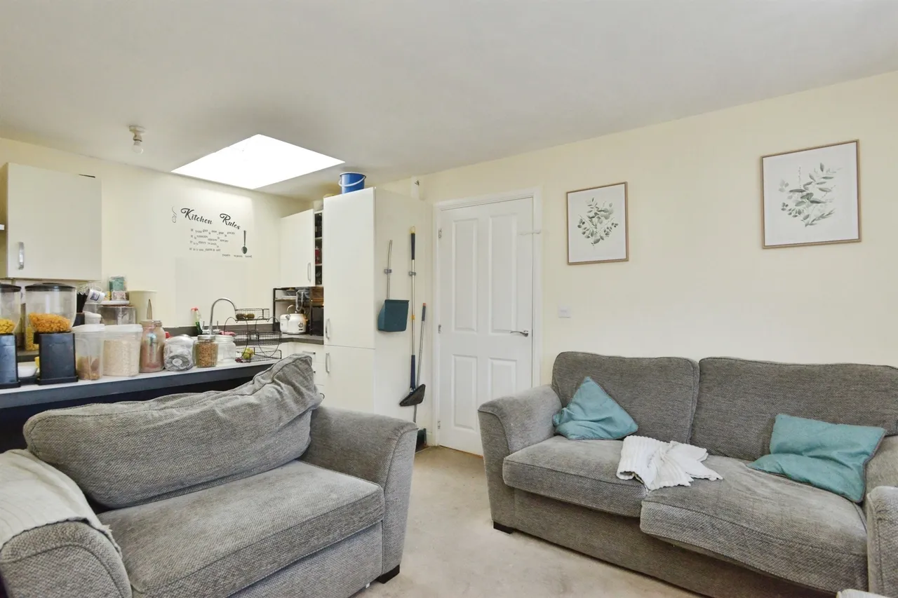 Saturn Avenue, Fairfields, Milton Keynes, photo 8