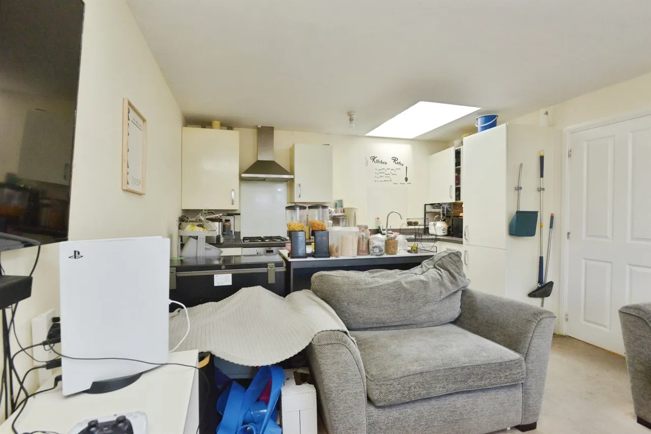 Saturn Avenue, Fairfields, Milton Keynes, photo 6