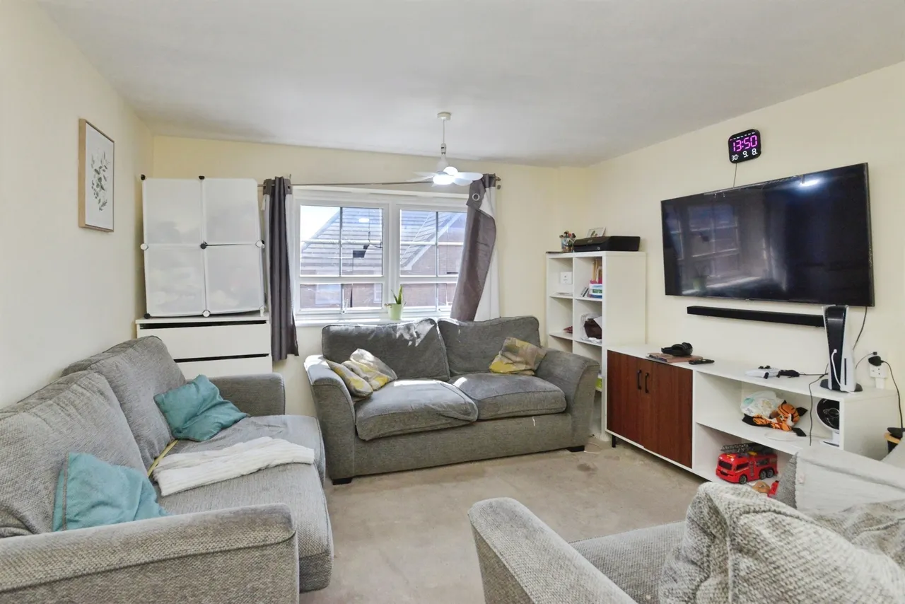 Saturn Avenue, Fairfields, Milton Keynes, photo 2