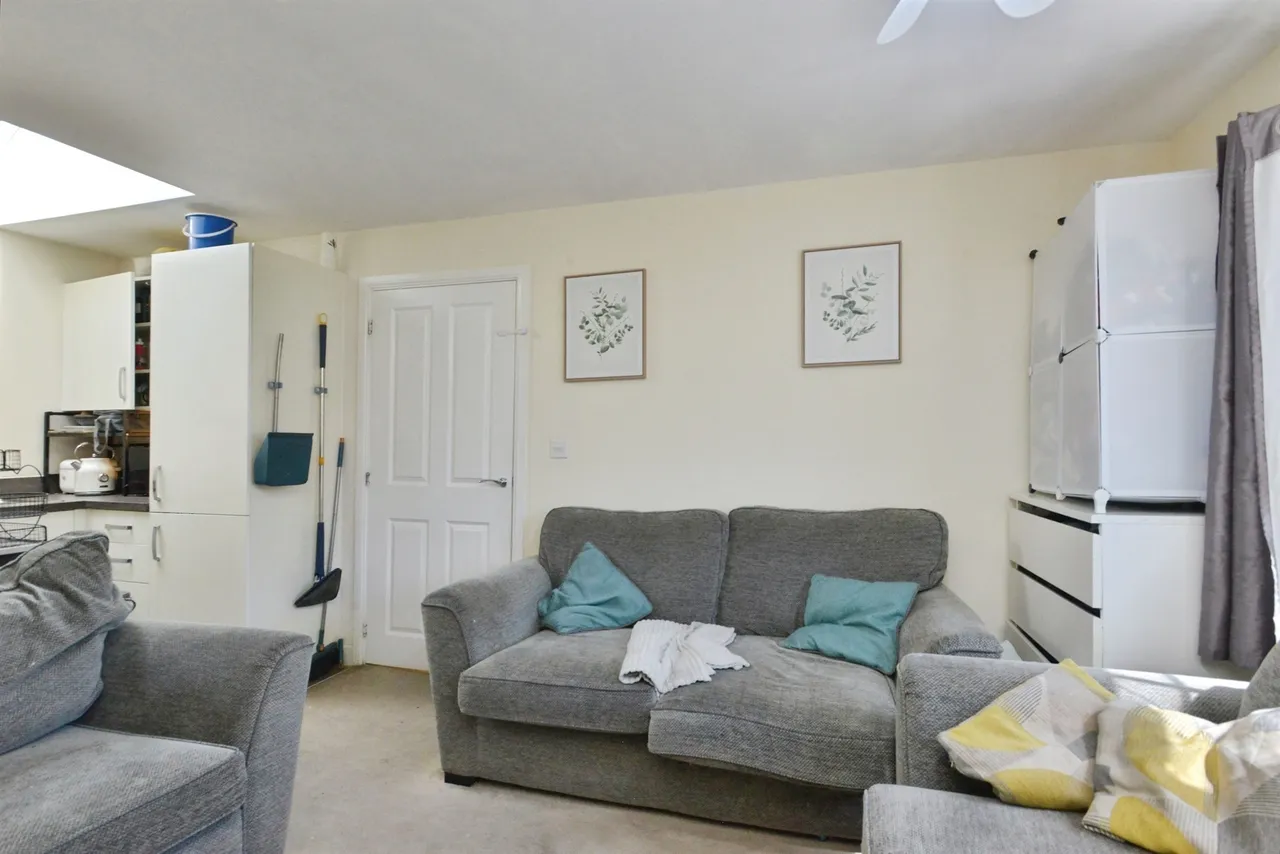 Saturn Avenue, Fairfields, Milton Keynes, photo 9