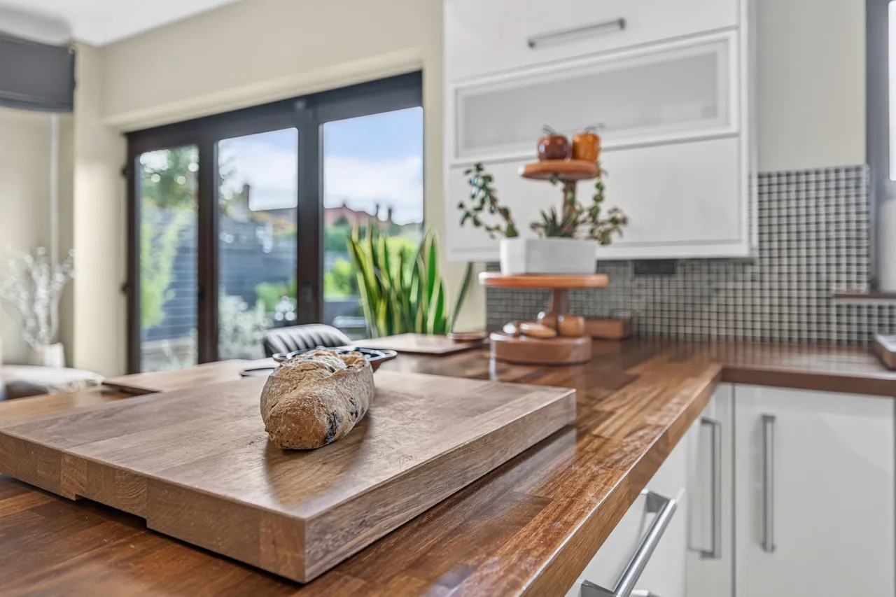 Westwood Avenue, March, PE15, photo 6