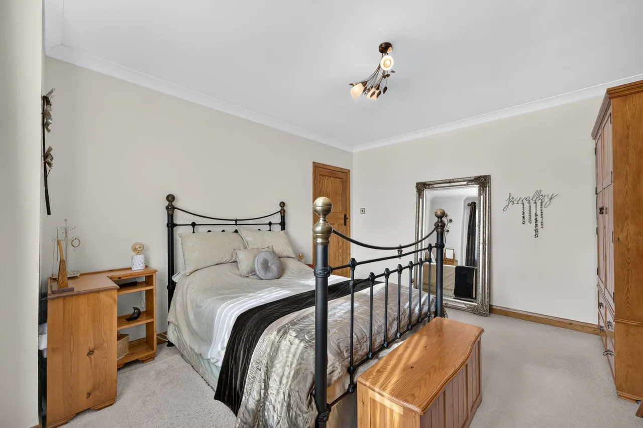 Westwood Avenue, March, PE15, photo 33