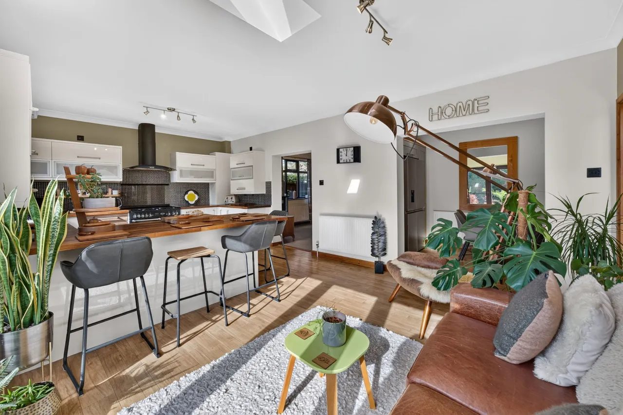 Westwood Avenue, March, PE15, photo 9
