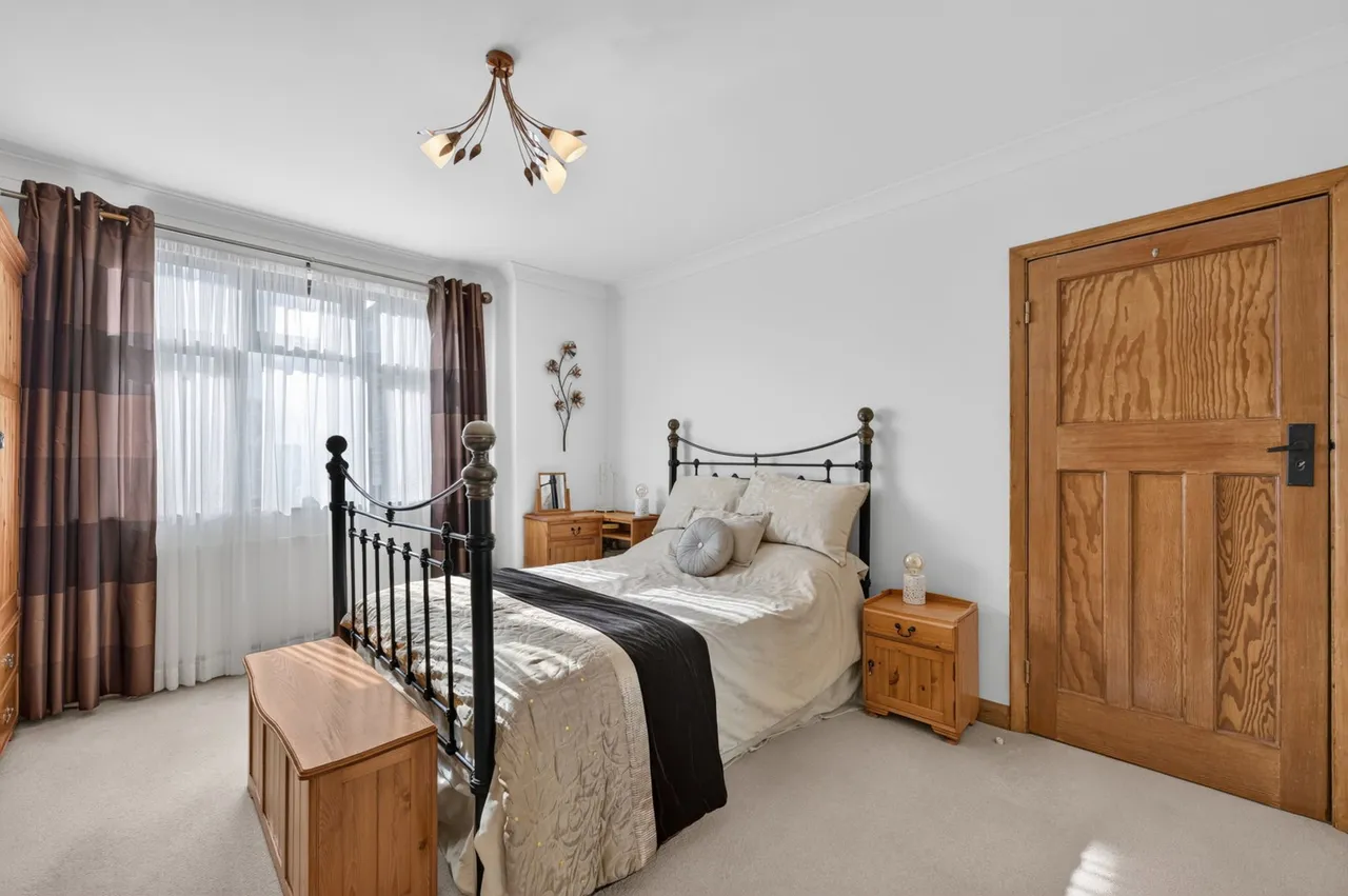 Westwood Avenue, March, PE15, photo 32