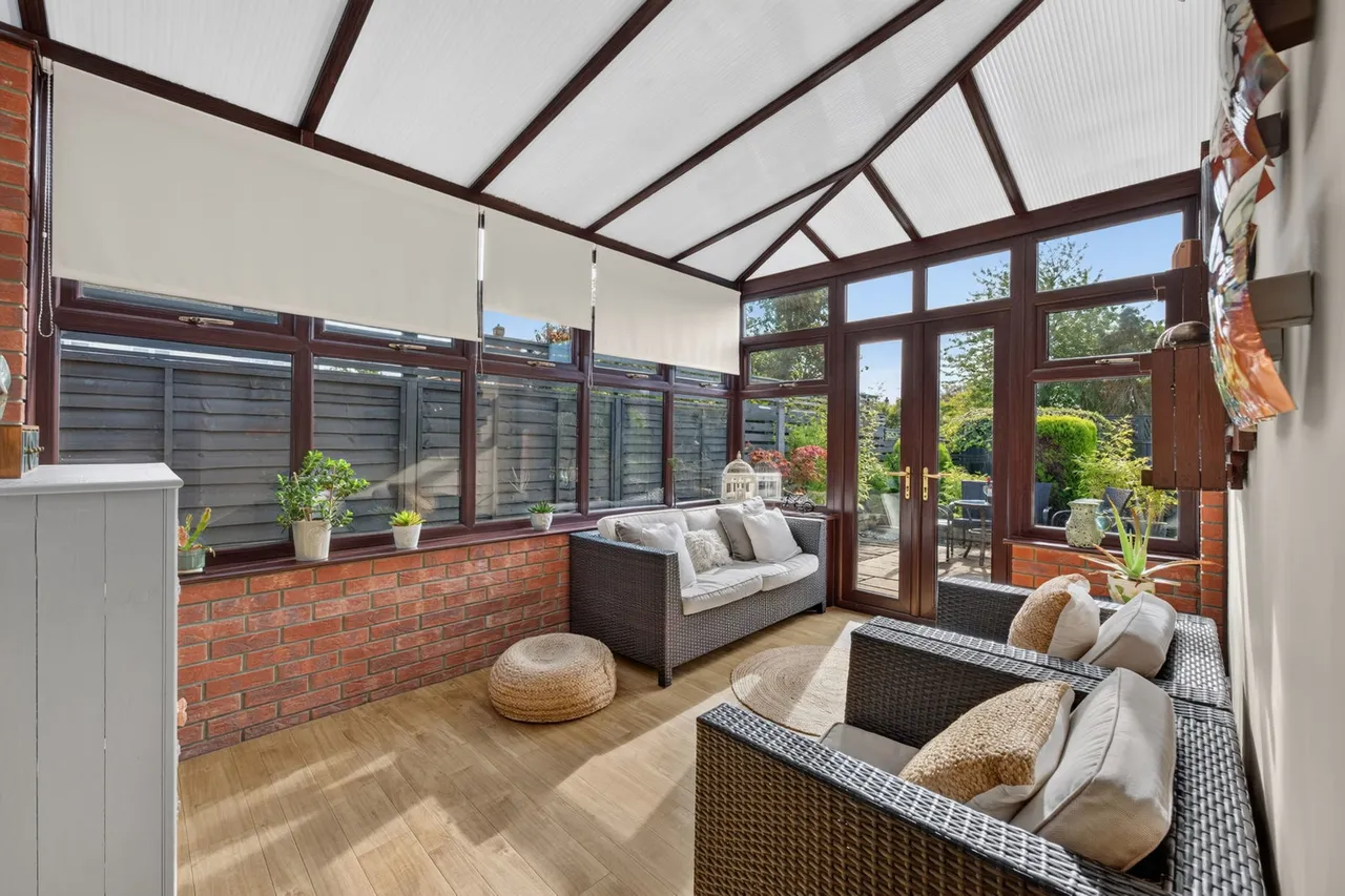 Westwood Avenue, March, PE15, photo 14