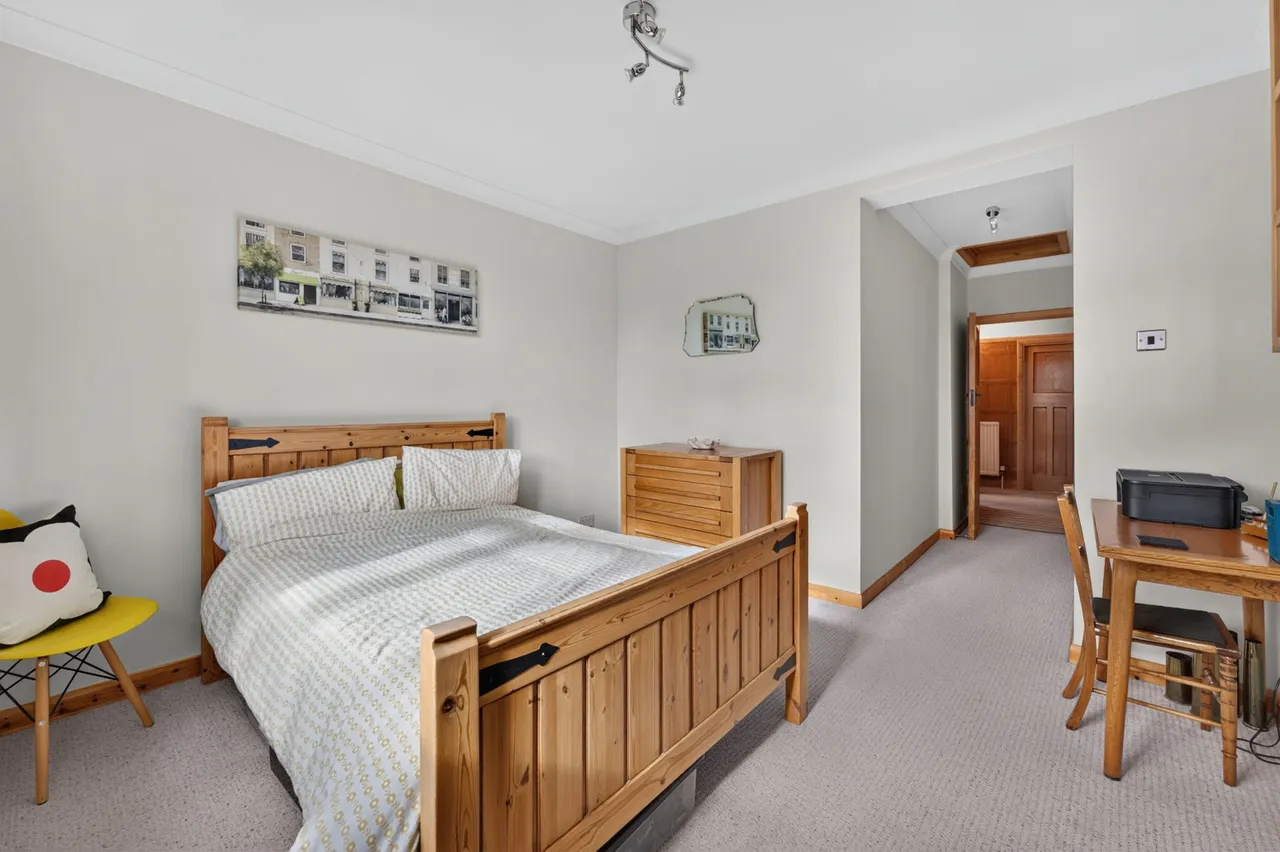 Westwood Avenue, March, PE15, photo 30
