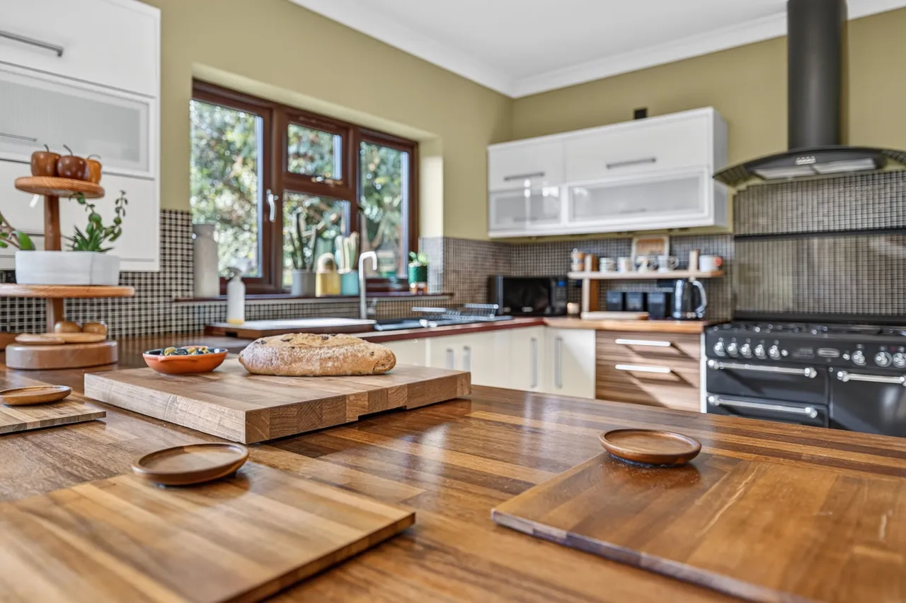 Westwood Avenue, March, PE15, photo 8