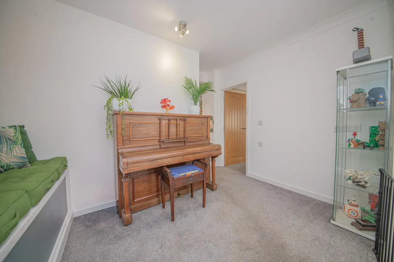 Oakgrove Road, Bishopstoke, Eastleigh, SO50 6LL, photo 12