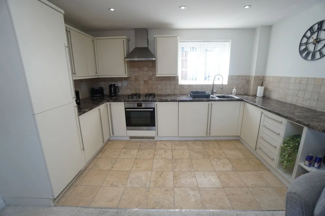 Wellesbourne Crescent, High Wycombe, HP13, photo 3