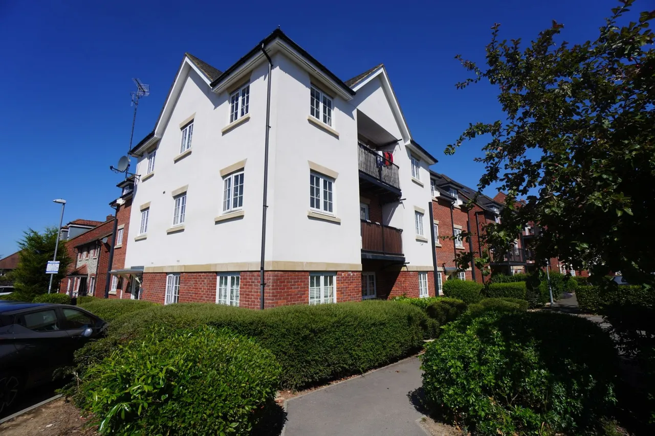 1 bed flat for sale, Wellesbourne Crescent, High Wycombe, HP13