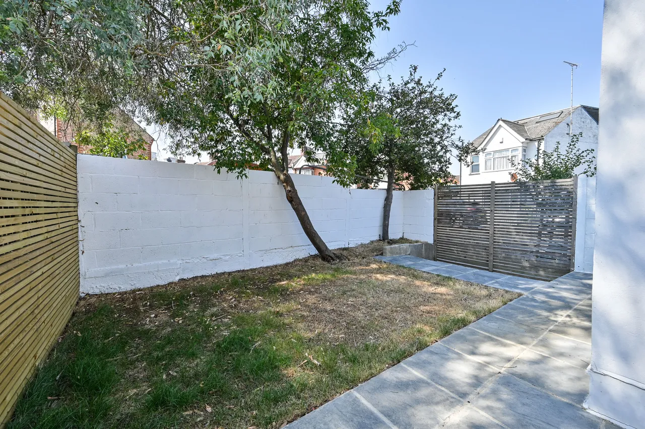 Flat 2, 78 Welldon Crescent, Harrow, photo 12