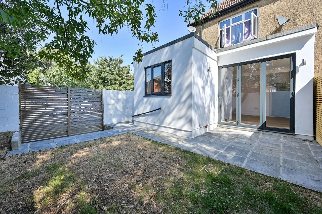 Flat 2, 78 Welldon Crescent, Harrow, photo 11