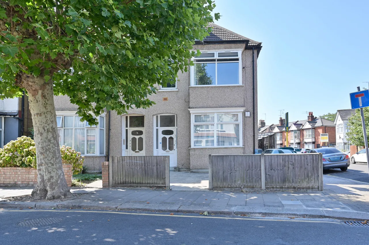 2 bed flat for sale — Flat 2, 78 Welldon Crescent, Harrow