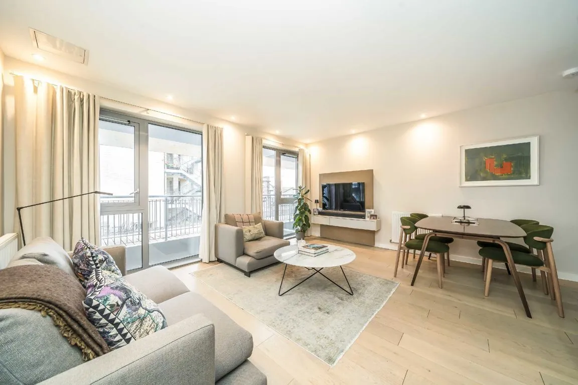 2 bed property for sale, Chatfield Road, SW11