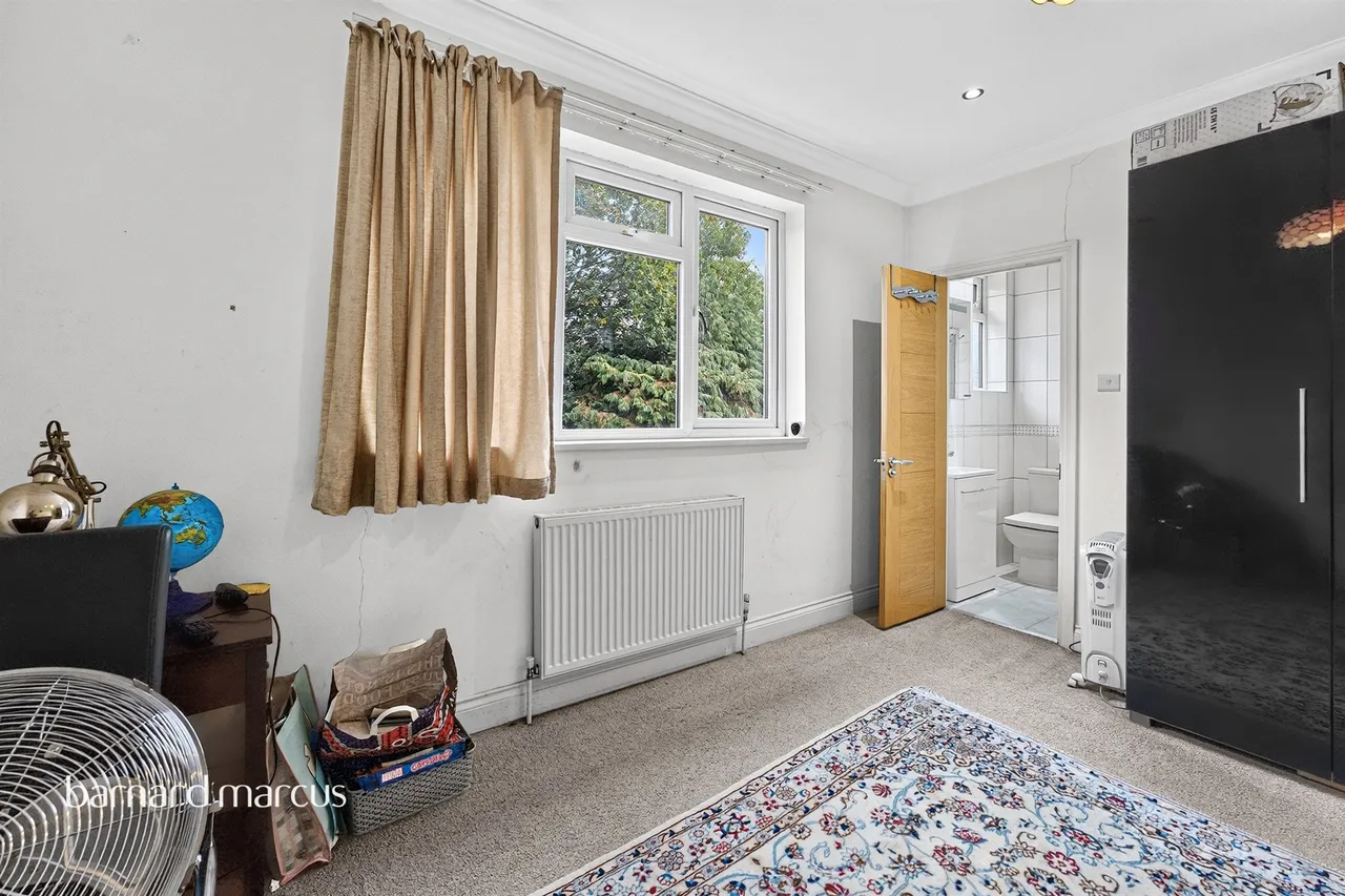 Farnham Close, London, N20, photo 10
