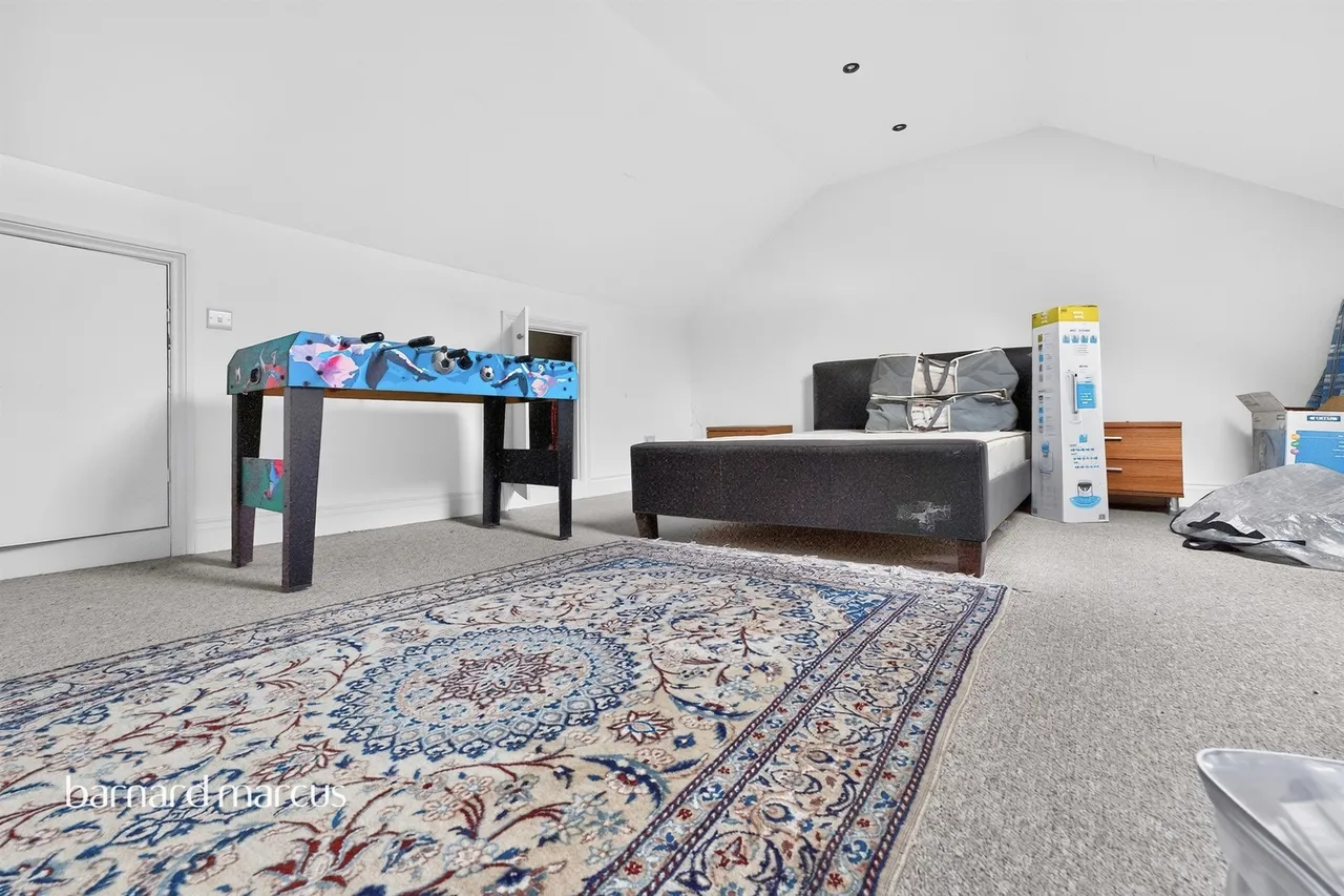Farnham Close, London, N20, photo 16