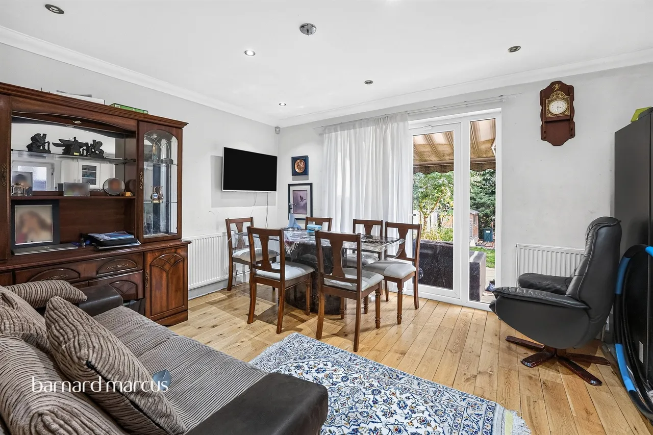 Farnham Close, London, N20, photo 12