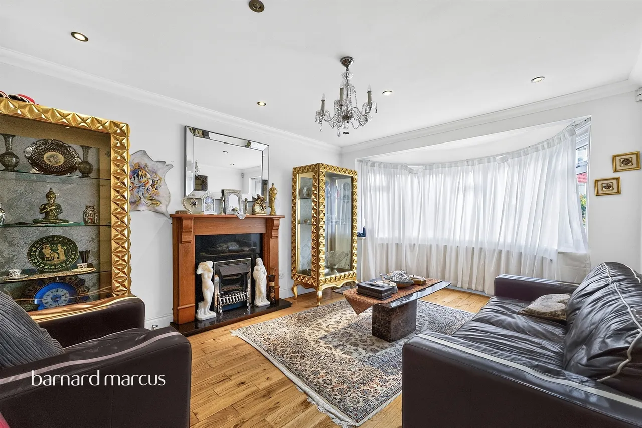 Farnham Close, London, N20, photo 17