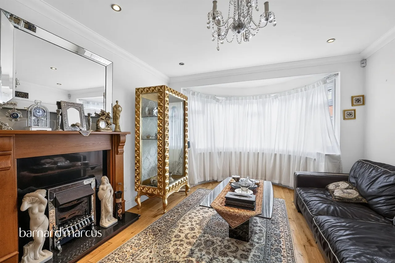 Farnham Close, London, N20, photo 3