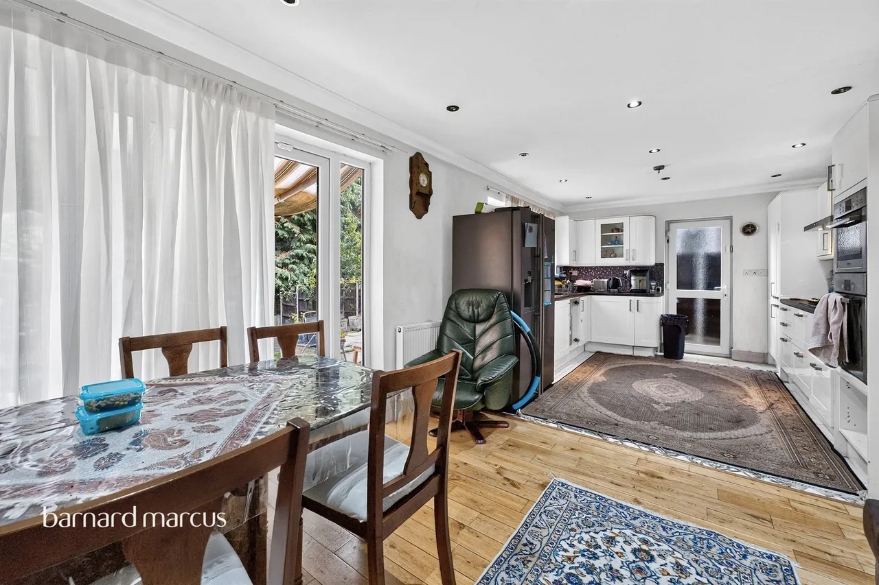 Farnham Close, London, N20, photo 15