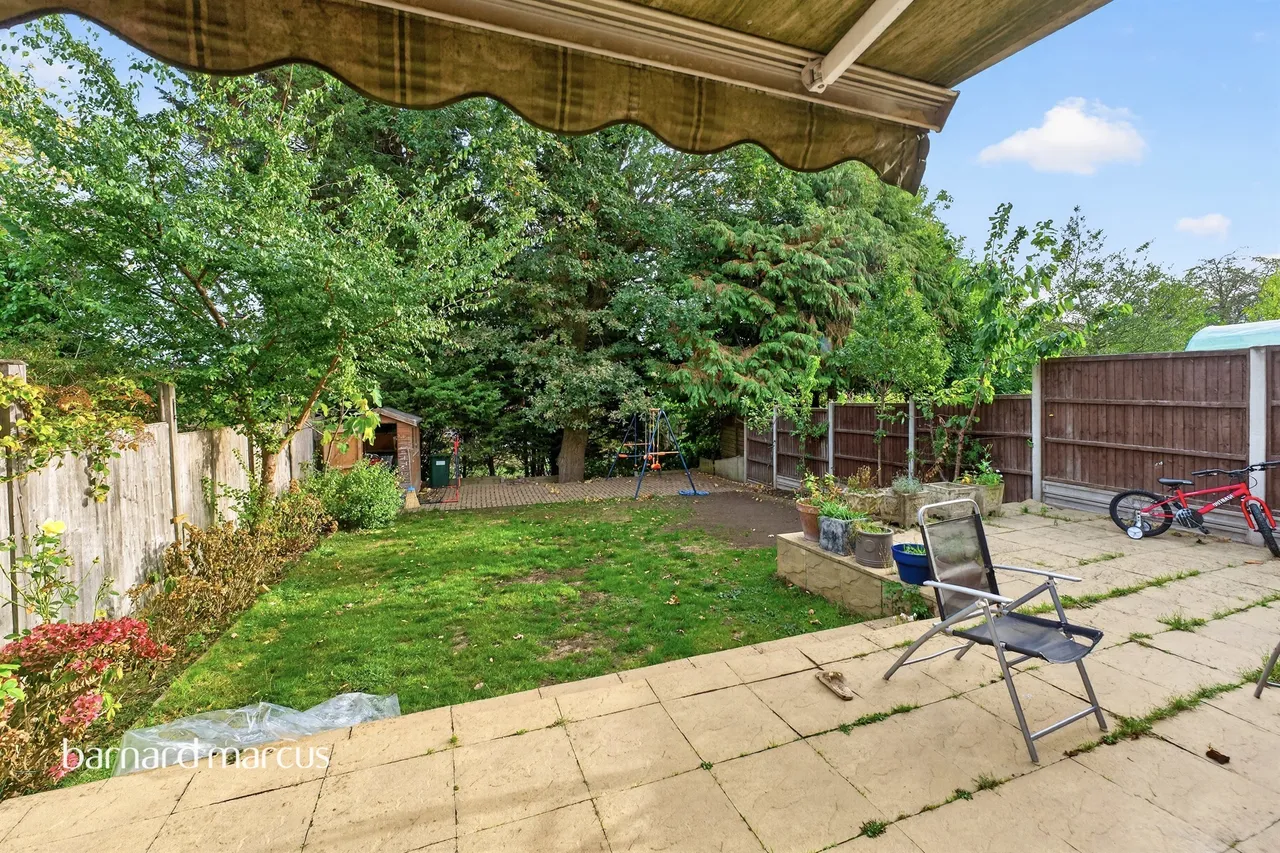 Farnham Close, London, N20, photo 20