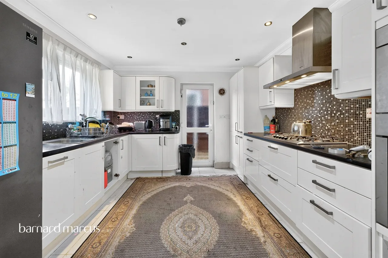 Farnham Close, London, N20, photo 2