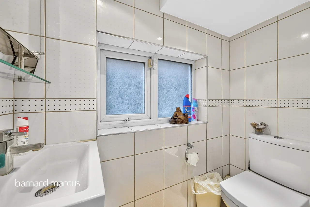 Farnham Close, London, N20, photo 11