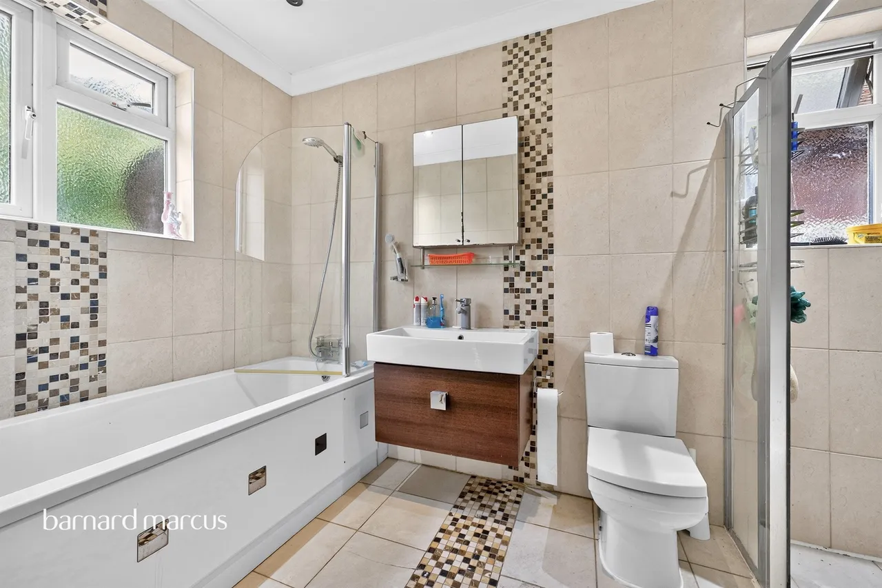 Farnham Close, London, N20, photo 8