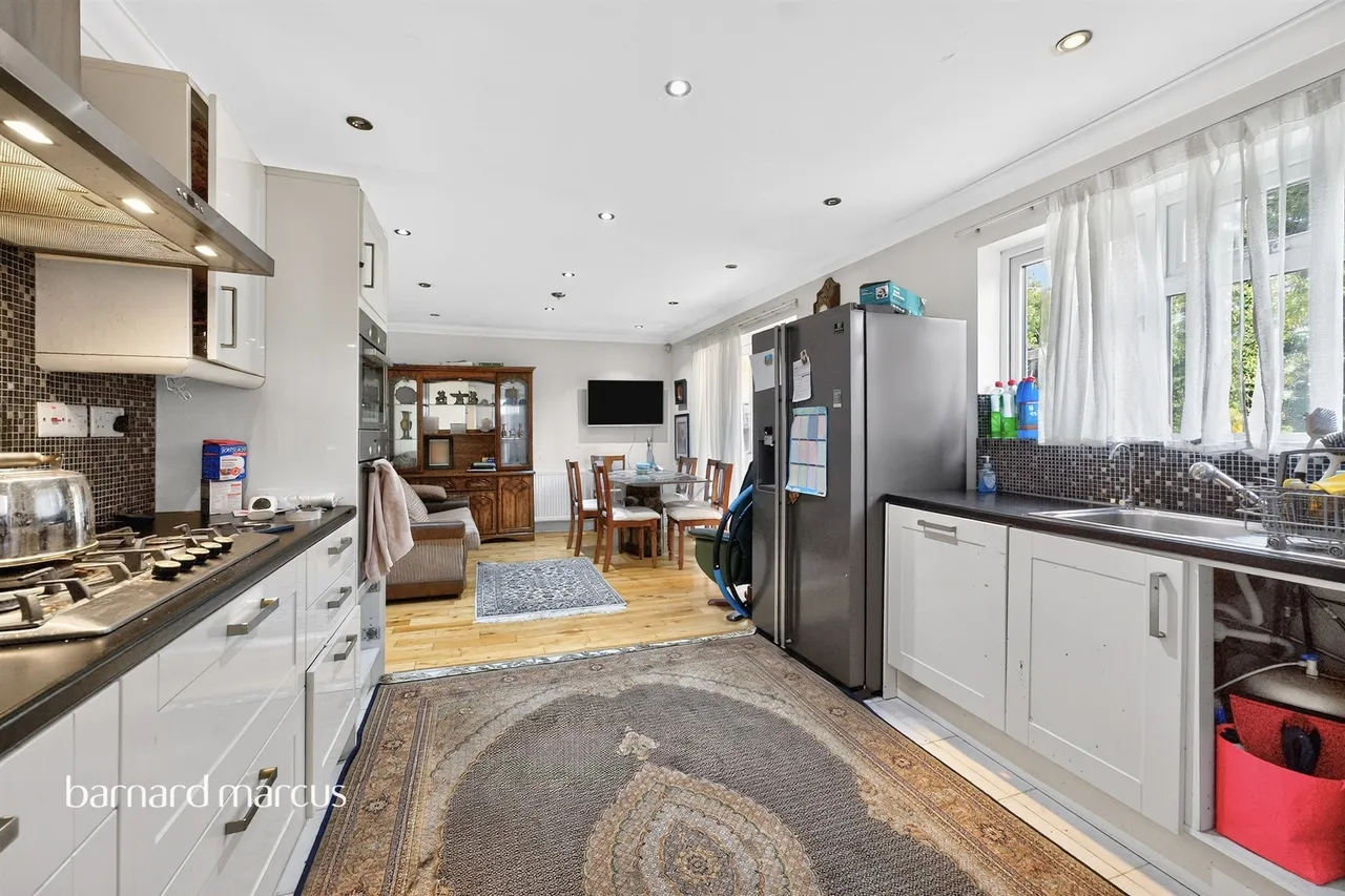 Farnham Close, London, N20, photo 14