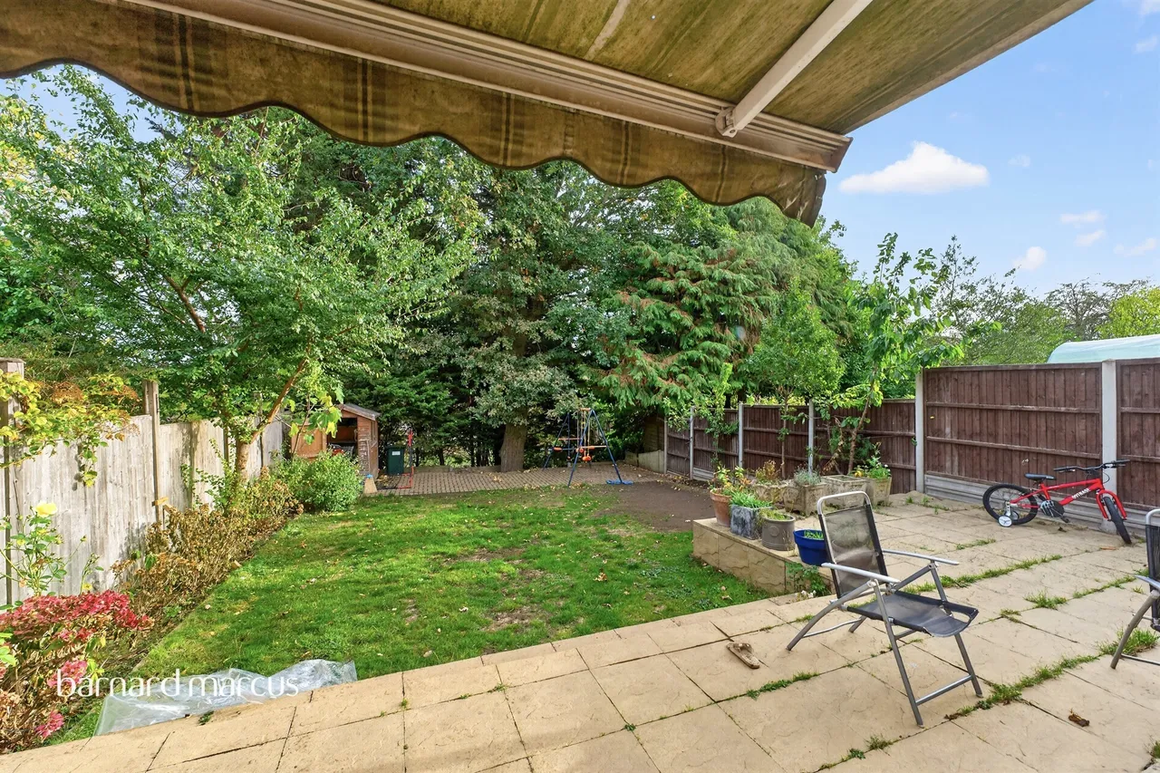 Farnham Close, London, N20, photo 4