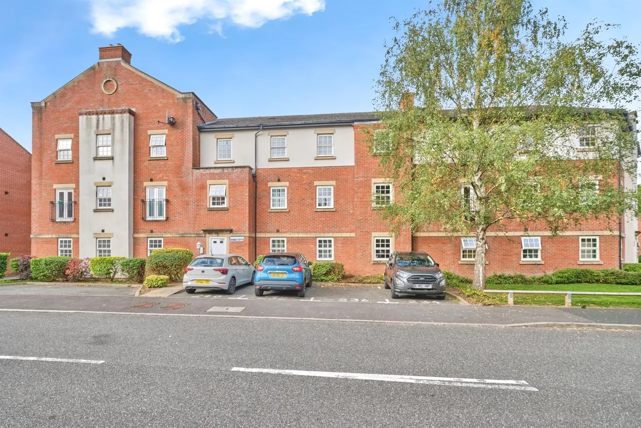 2 bed flat for sale — Horseshoe Crescent, Birmingham