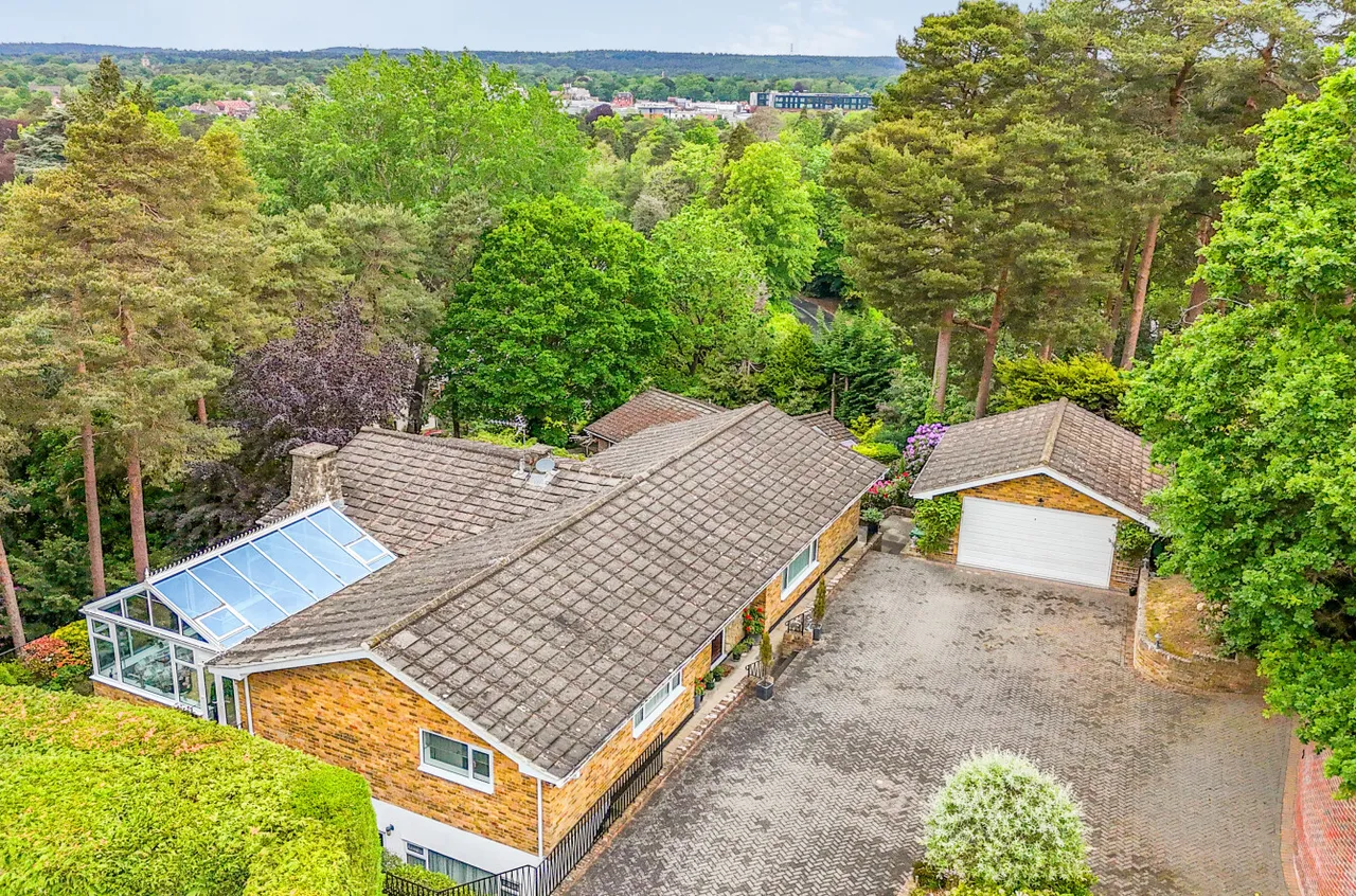 Oriel Hill, Camberley, Surrey, GU15 2JW, photo 4