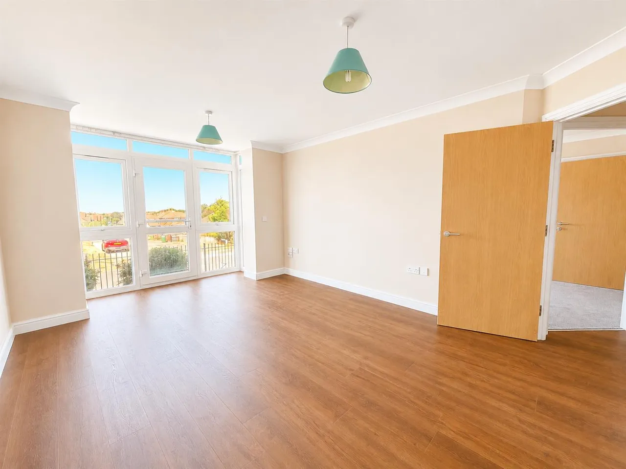 Roundhay Avenue, Peacehaven, photo 8