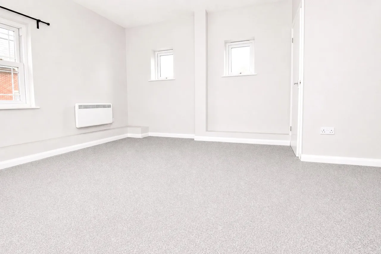 Lynchford Road, Farnborough, Hampshire, GU14 6HD, photo 2