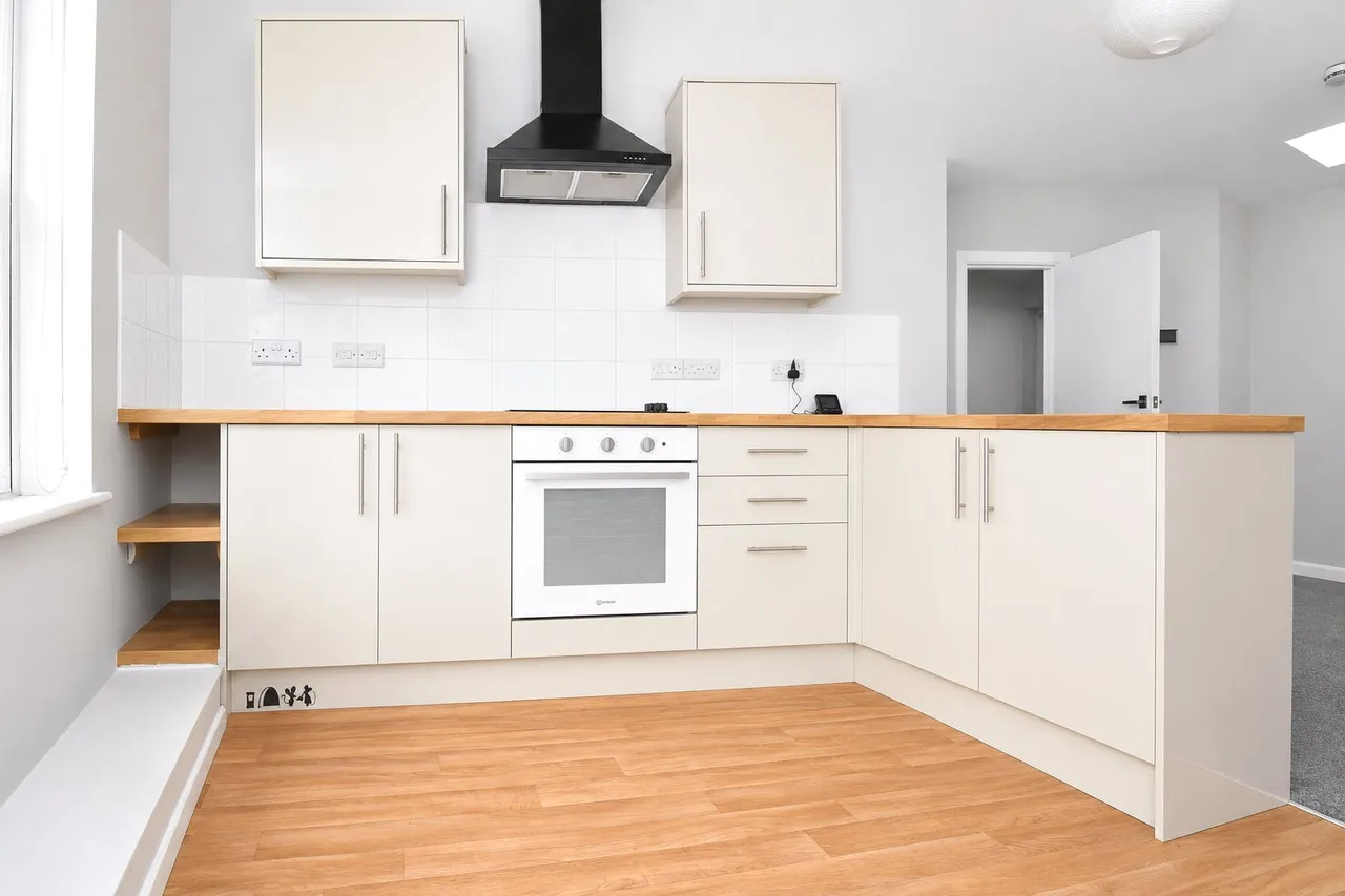 Lynchford Road, Farnborough, Hampshire, GU14 6HD, photo 4