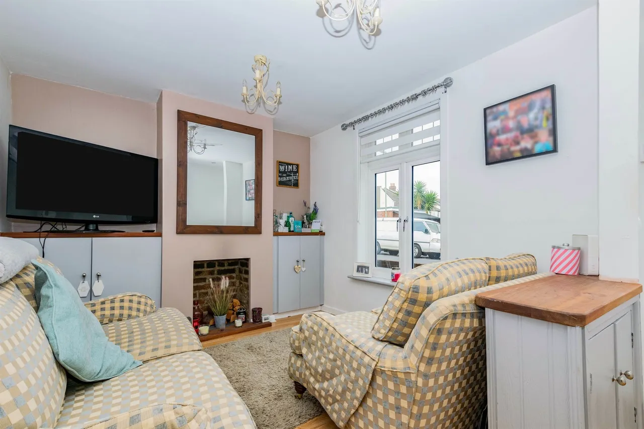 2 bed house for sale — Pelham Road, Gosport